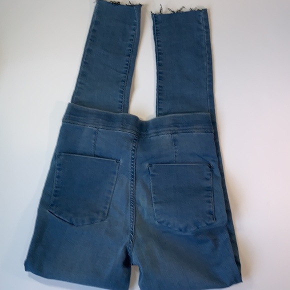 Free People Easy Goes It denim jogging leggings raw hem sz 26 w/ pockets - Picture 9 of 13